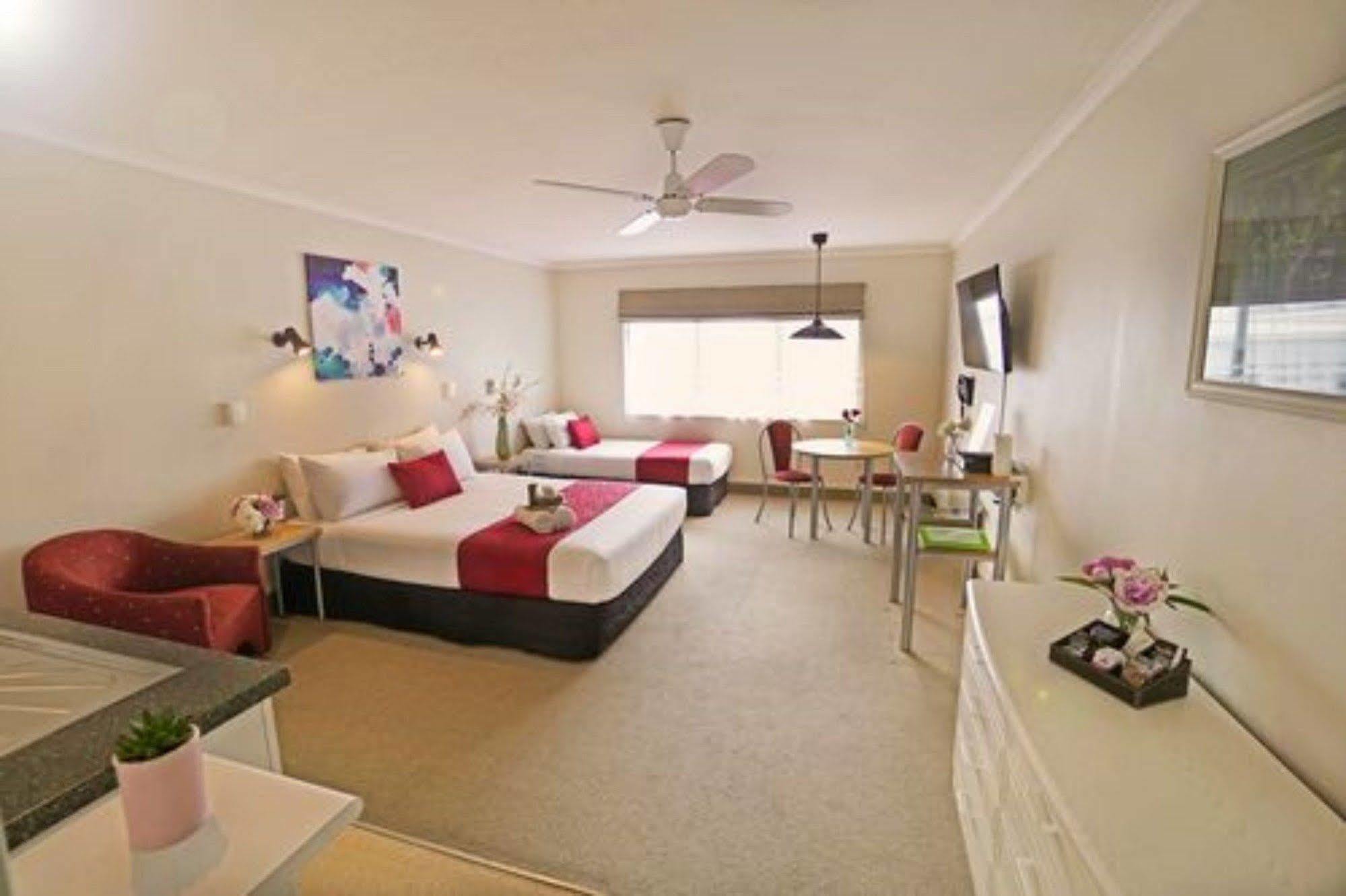 Ashwood Manor Motor Lodge Гамильтон Экстерьер фото