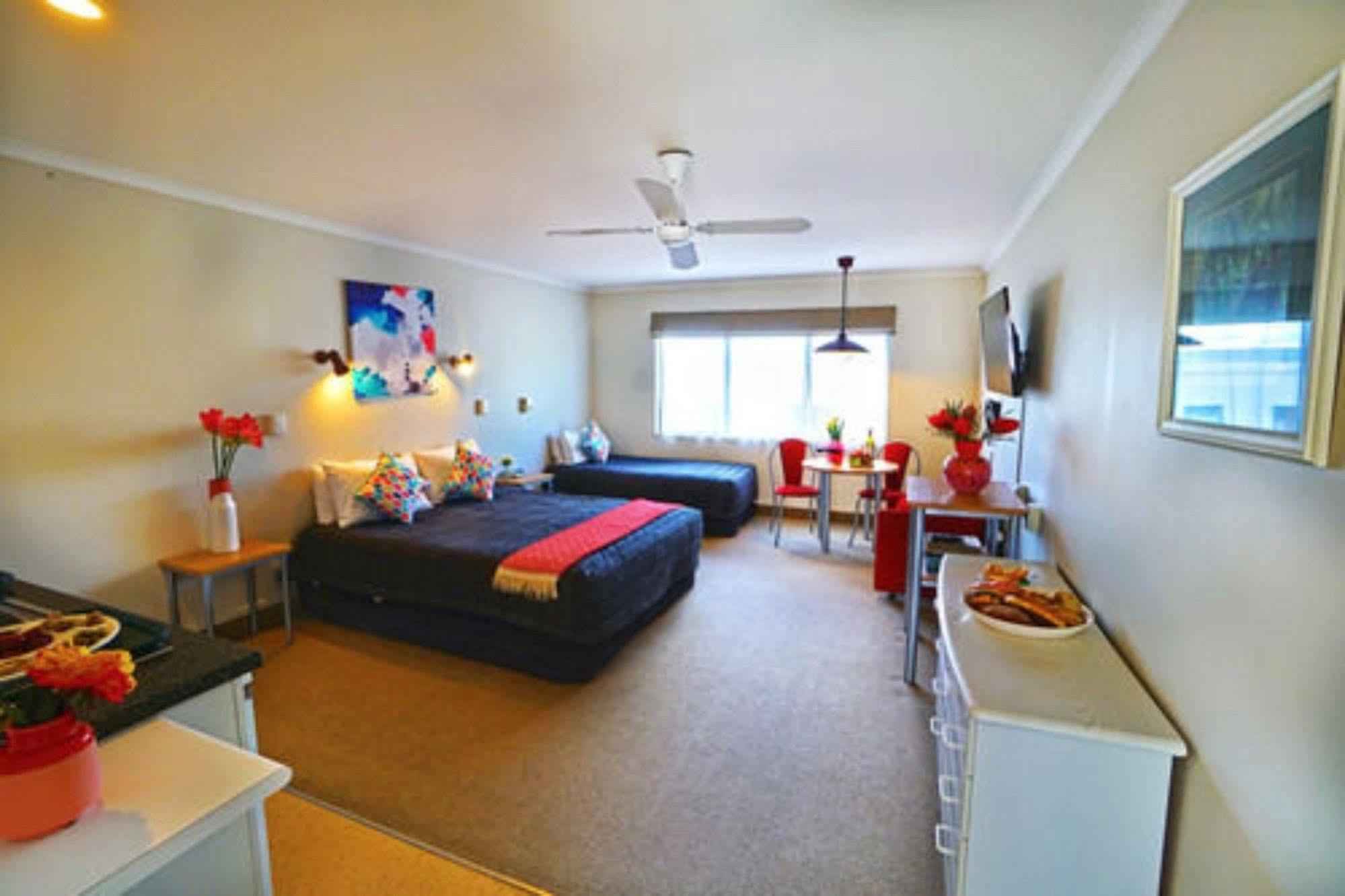 Ashwood Manor Motor Lodge Гамильтон Экстерьер фото